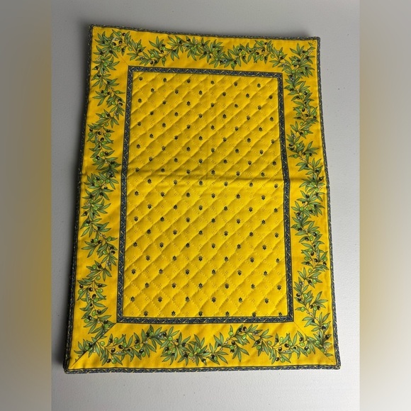 Tissus.Toselli Depuis 1933 Quilted Bordered Placemat Calisson /Olivette set of 2 - Picture 2 of 4